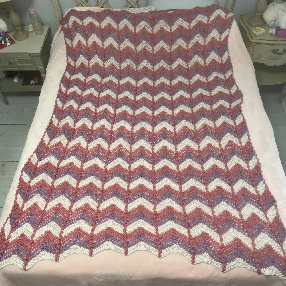 Vintage Handmade Afghan Crochet Blanket Chevron Pattern BOHO Retro Granny 54x78